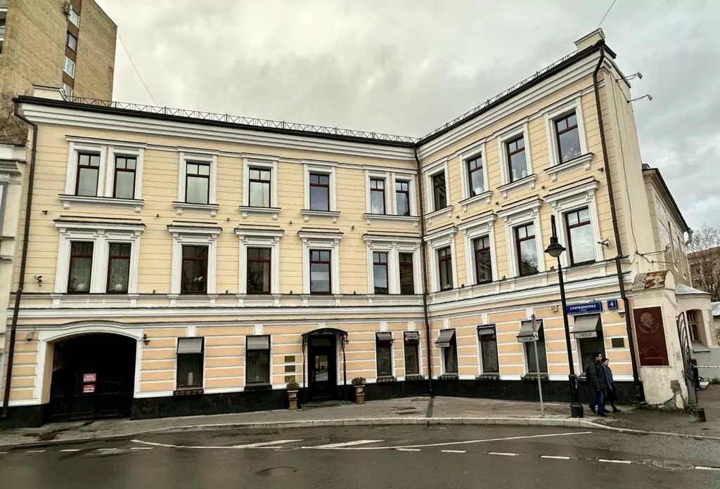 Баррикадная — Тверская: Шолом-Алейхем, Блок и Толстой  фото