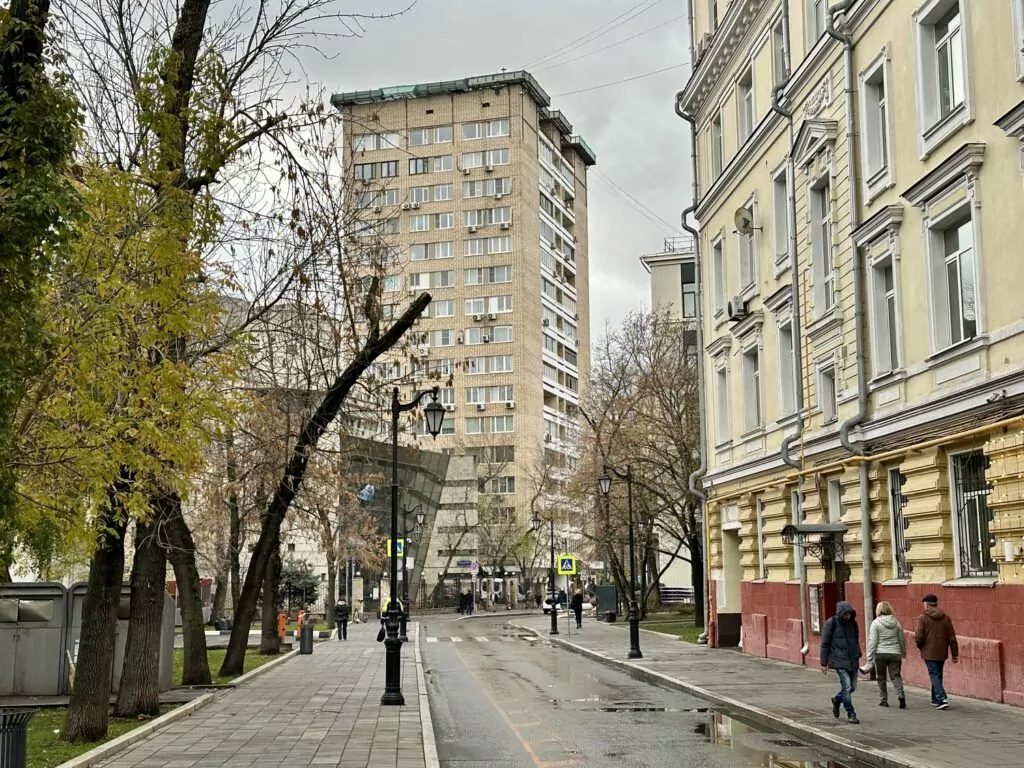 Баррикадная — Тверская: Шолом-Алейхем, Блок и Толстой  фото