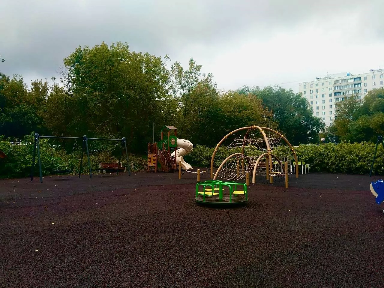 Более десятка дворов благоустроили в Алтуфьевском, фото