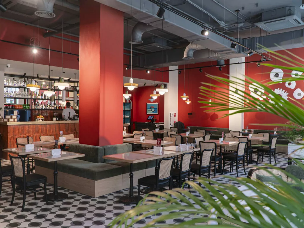 Таинственный заповедник, скетч-клуб и бистро с домашней кухней — куда пойти после работы  фото