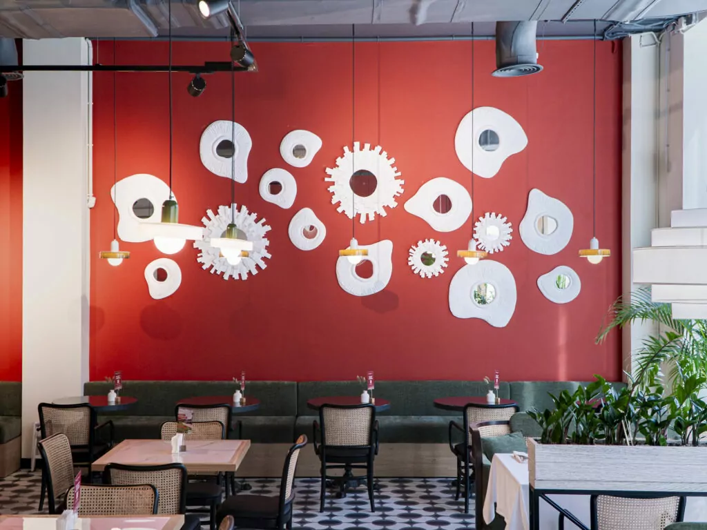 Таинственный заповедник, скетч-клуб и бистро с домашней кухней — куда пойти после работы  фото