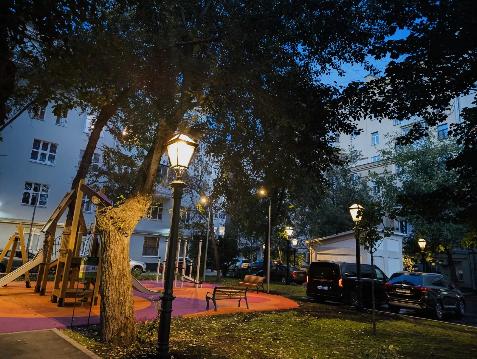 На Садовой-Кудринской обновили уличное освещение, фото
