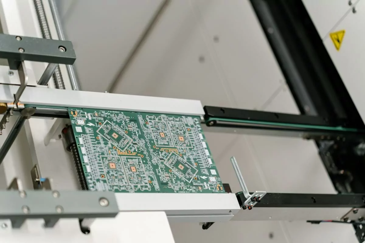 Ростелеком запустил массовое производство роутеров Wi-Fi 6 на заводе в столице, фото