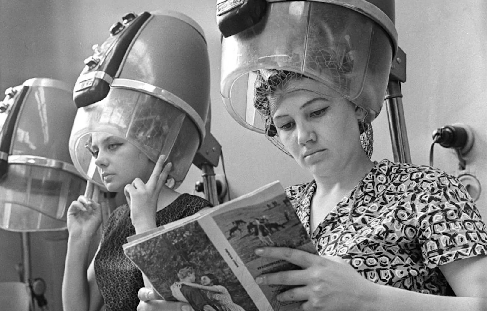 Женщины в московской парикмахерской, 1964 г.