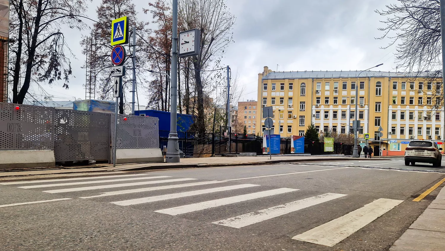 Дорога в школу стала безопаснее с новым пешеходным переходом, фото