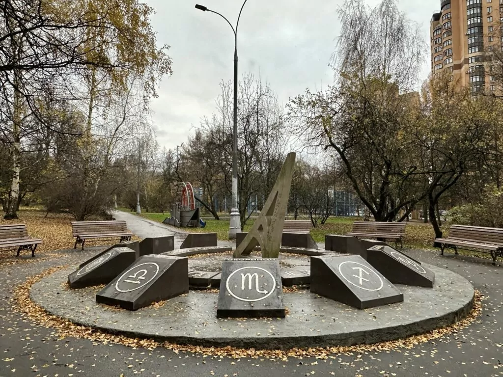 Давыдково — Аминьевская: панельный бублик у оскароносного леса Давыдково — Аминьевская: панельный бублик у оскароносного леса фото