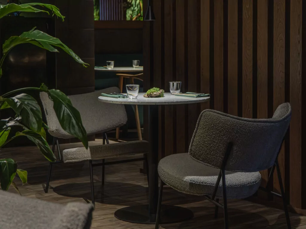 Бильярд в старейшем кинотеатре, модернизм в искусстве и ресторан для гедонистов — куда пойти после работы Бильярд в старейшем кинотеатре, модернизм в искусстве и ресторан для гедонистов — куда пойти после работы фото