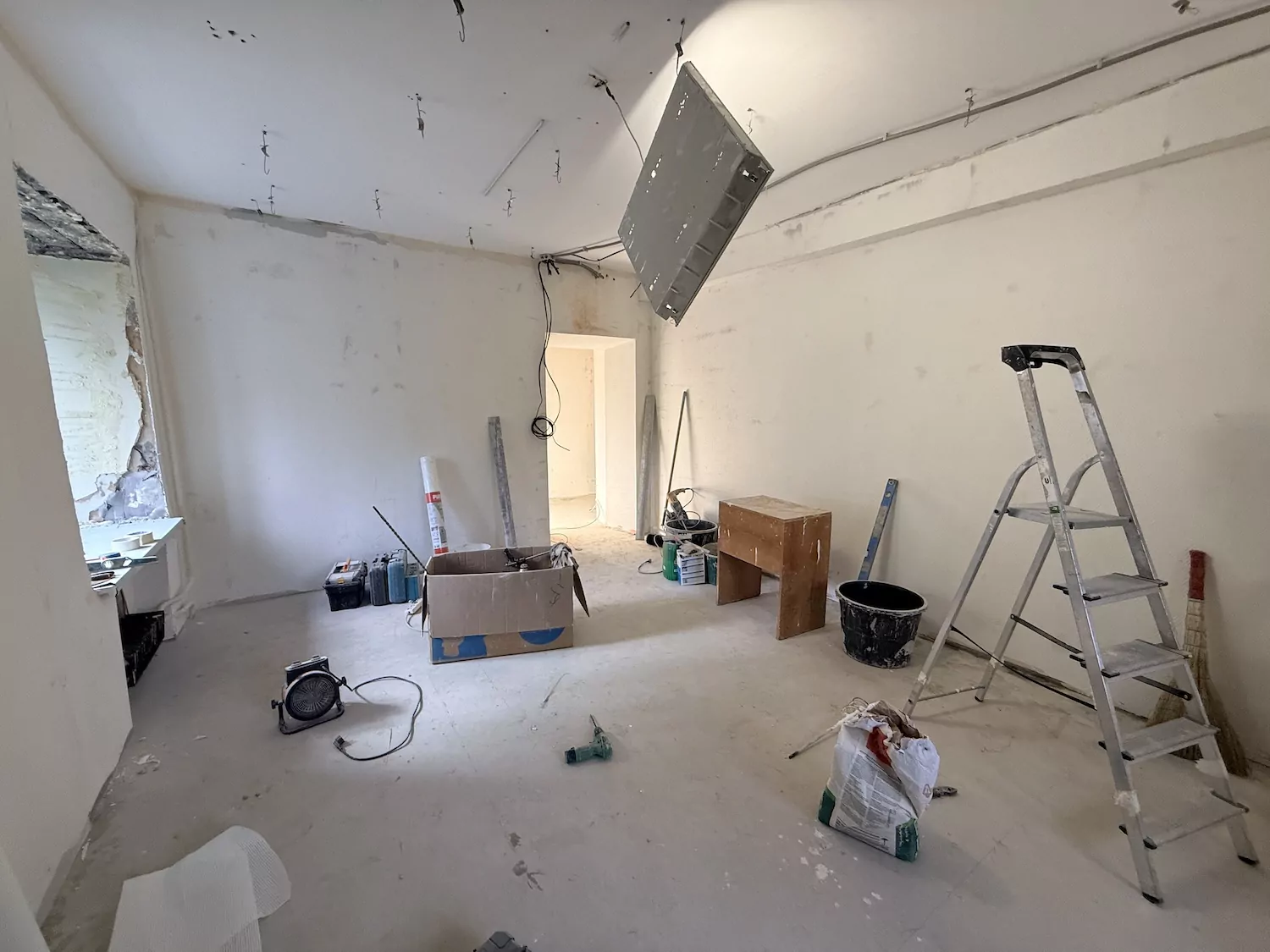 Плановый ремонт помещений общественных организаций в Гагаринском районе вышел на финишный этап, фото