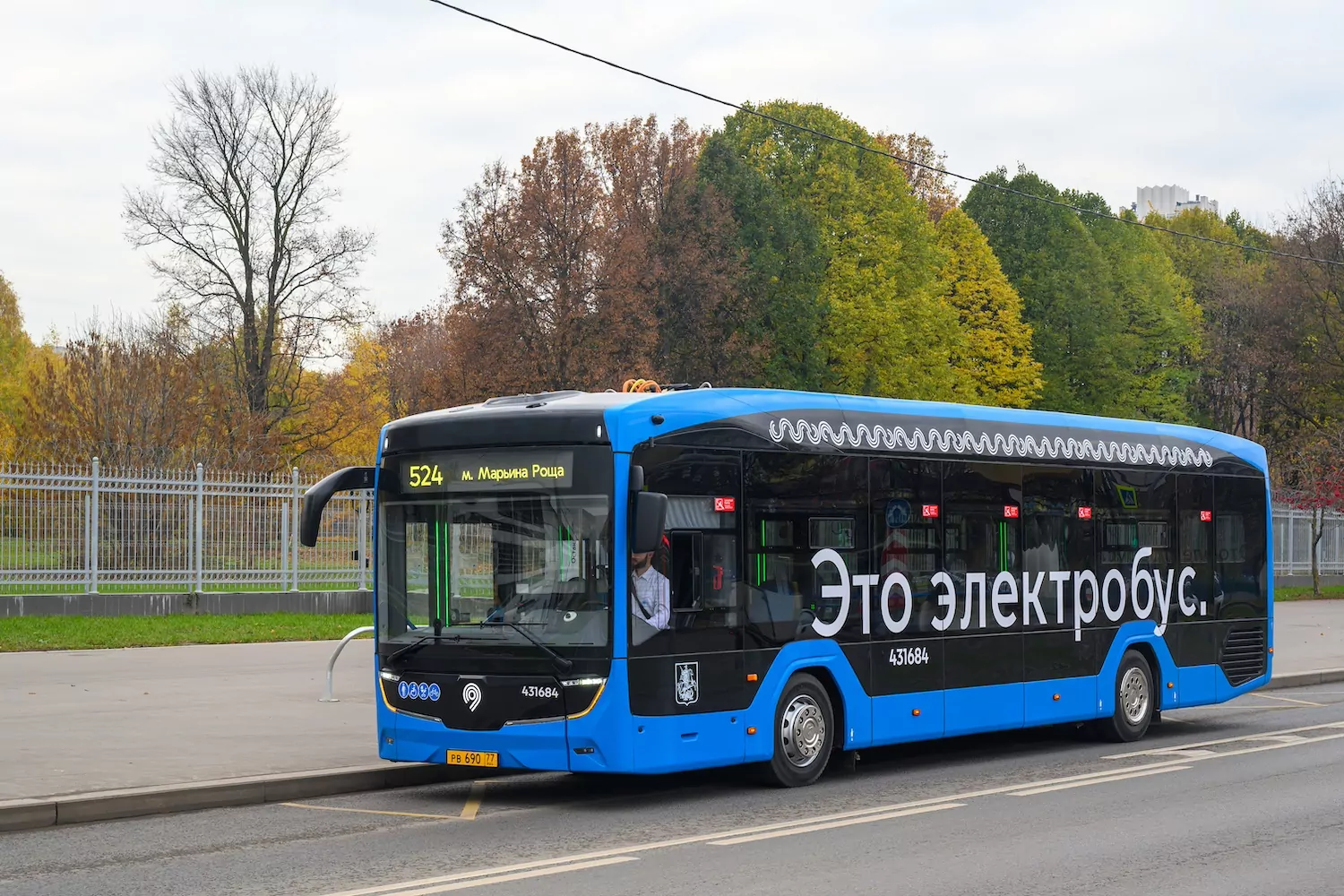 Более четверти наземных маршрутов Москвы обслуживают электробусы, фото