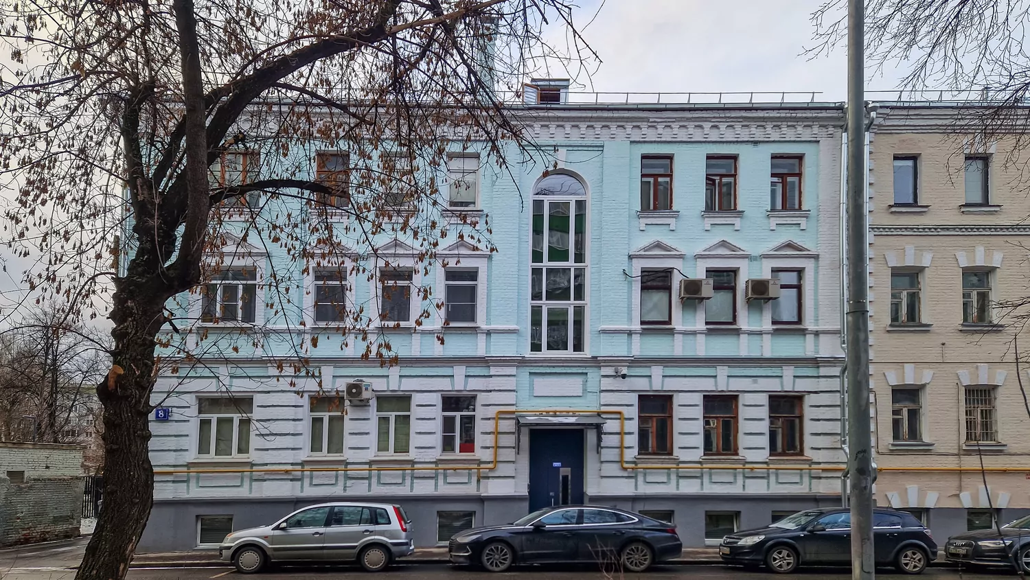 Специалисты завершили ремонт исторического жилого дома 1860 года постройки, фото