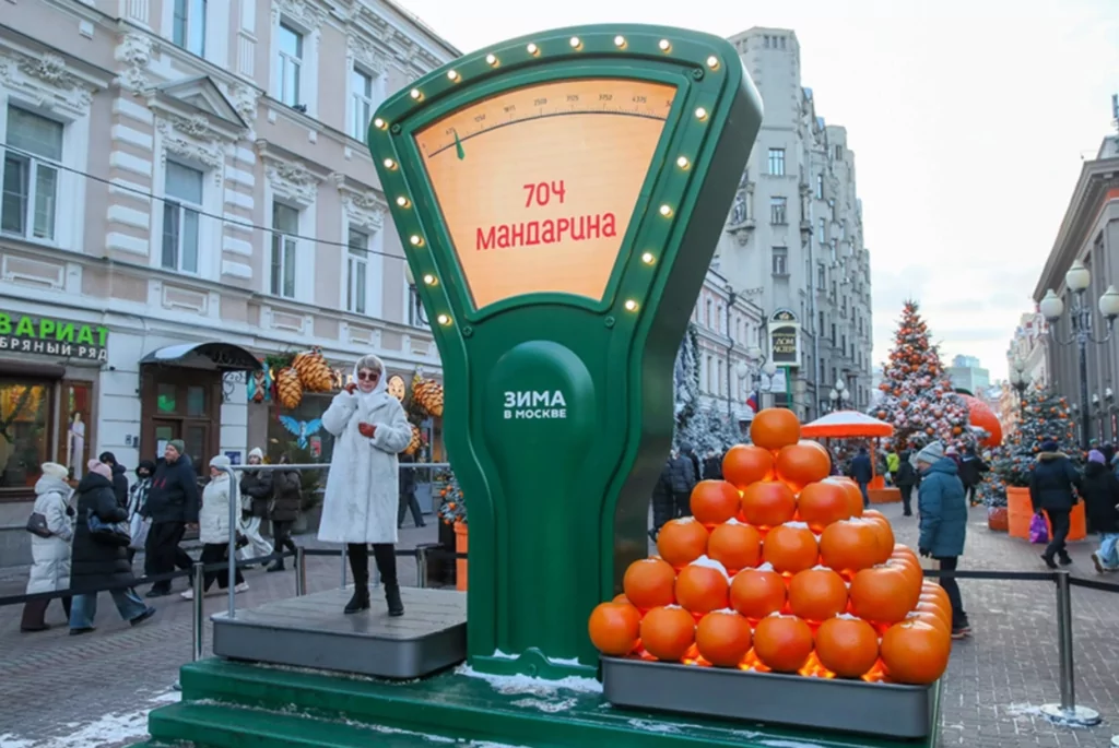 От хвойных веток из указа Петра I до «Зимы в Москве»: как город украшал себя к Новому году От хвойных веток из указа Петра I до «Зимы в Москве»: как город украшал себя к Новому году фото