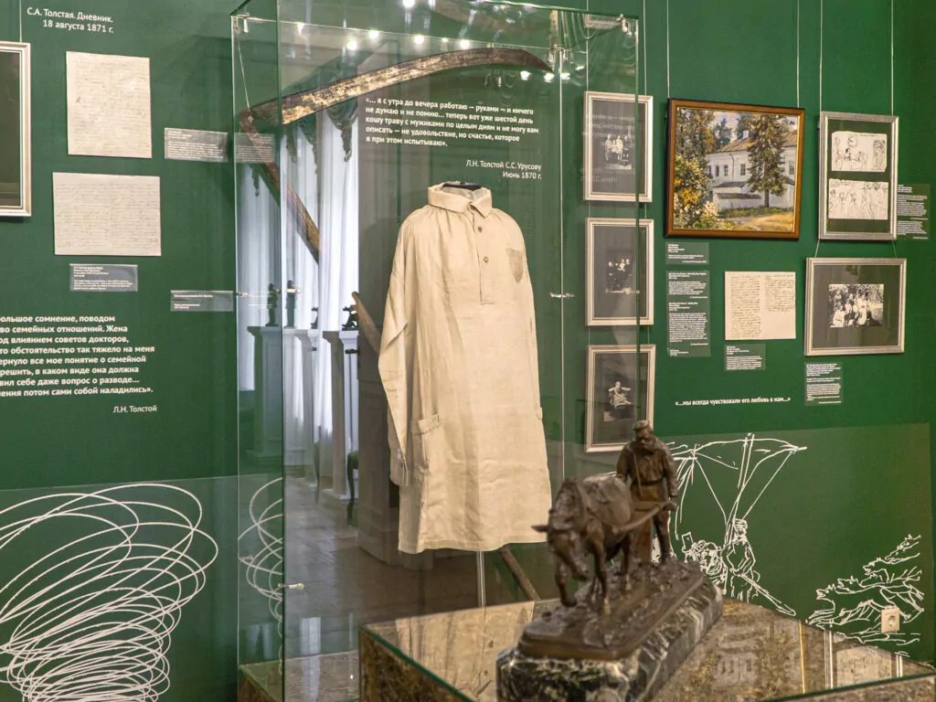 Ресторан в стиле прованс, фестиваль &laquo;Золотой гранат&raquo; и семейная жизнь Льва Толстого &mdash; куда пойти после работы  фото