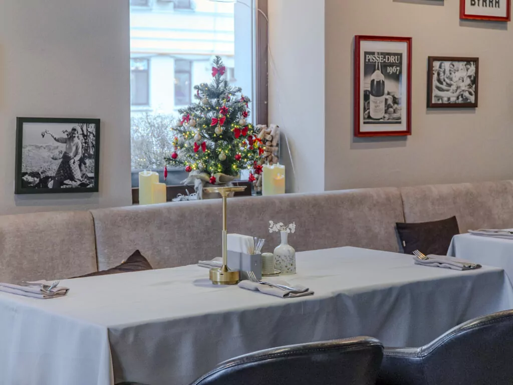 Ресторан в стиле прованс, фестиваль &laquo;Золотой гранат&raquo; и семейная жизнь Льва Толстого &mdash; куда пойти после работы  фото