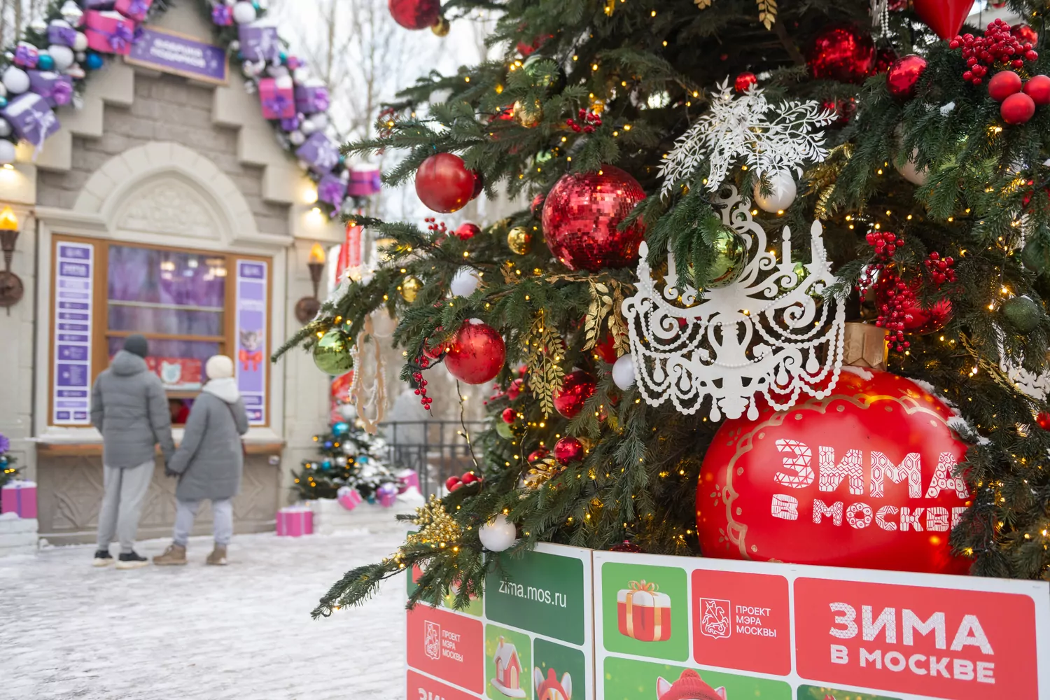 Бойцы СВО в госпитале имени Бурденко получили новогодние подарки от фестиваля «Путешествие в Рождество», фото