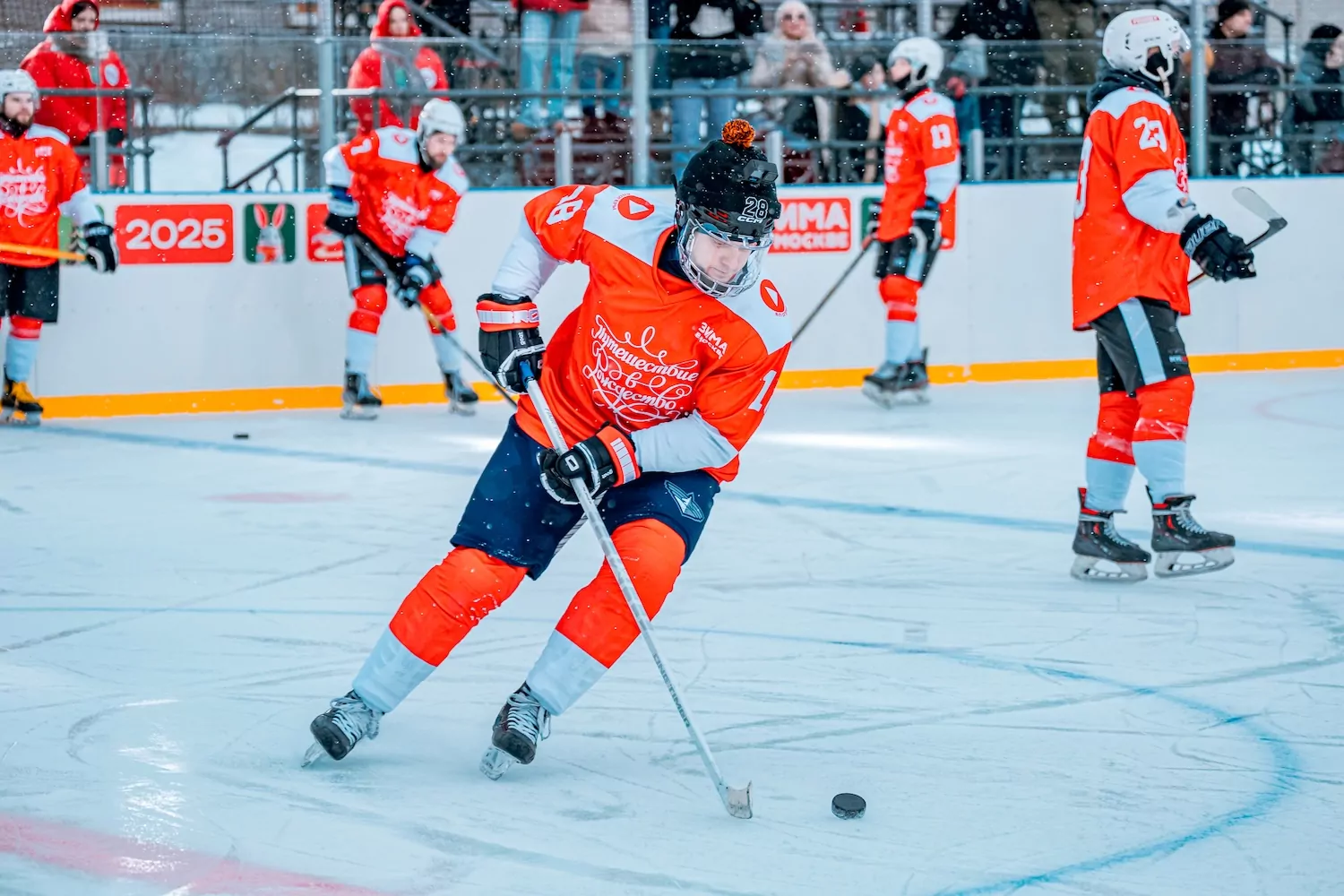 В Москве пройдет благотворительный хоккейный матч в рамках фестиваля «Путешествие в Рождество», фото