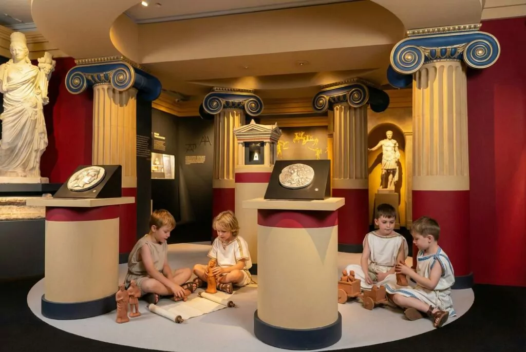 Новогодние праздники в Москве &mdash; куда пойти за атмосферой волшебства  фото