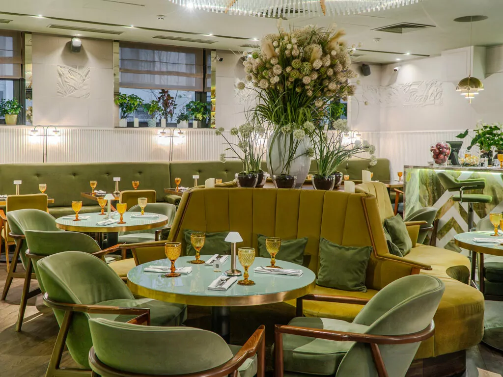 Рисунки пастелью, китайские свитки и необистро &mdash; куда пойти после работы  фото