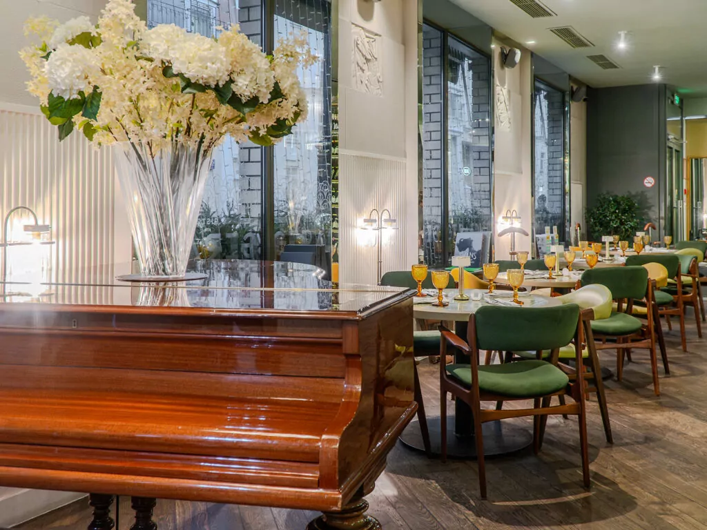 Рисунки пастелью, китайские свитки и необистро &mdash; куда пойти после работы  фото