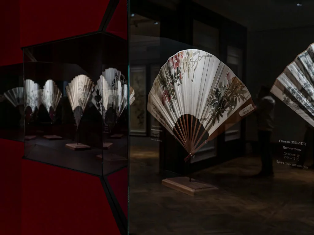 Рисунки пастелью, китайские свитки и необистро &mdash; куда пойти после работы  фото