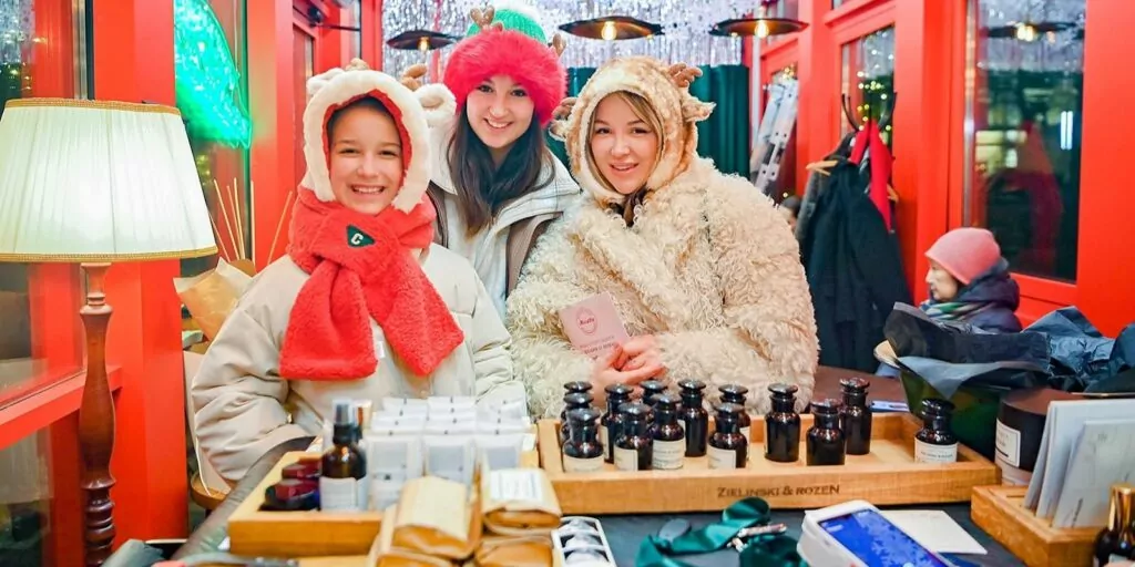 От косметики и чая до одежды и украшений: на Тверском бульваре открыт маркет локальных брендов  фото