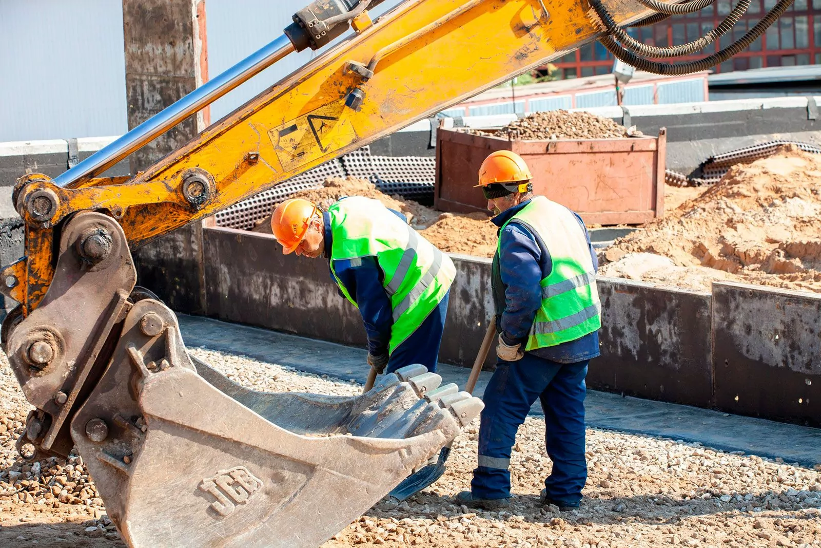Владимир Ефимов: Завершается строительство путепровода над Кантемировской улицей, фото