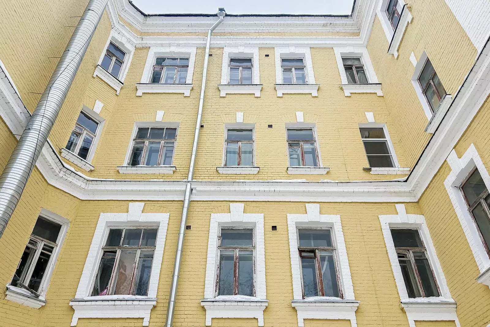 В Москве отреставрировали фасады восьми домов с полукруглыми ризалитами, фото