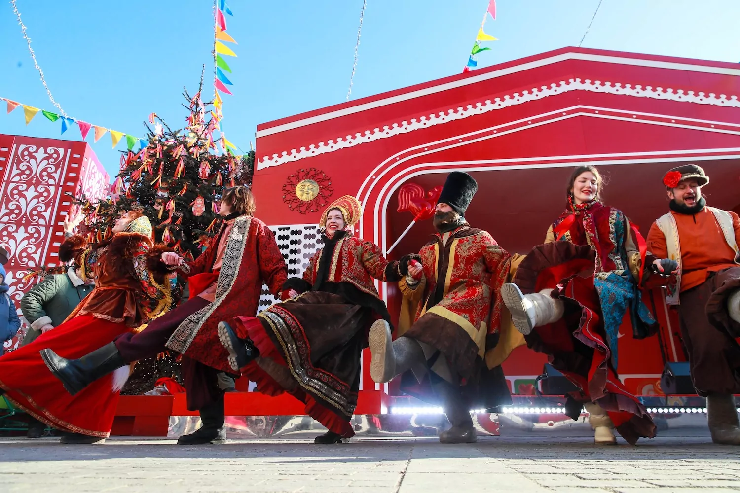 Блины, традиции и добрые дела: как столица встретит Масленицу, фото