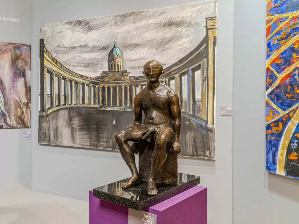 Оперные шедевры в библиотеке, выставка российских художников и семейный ресторан &mdash; куда пойти после работы  фото