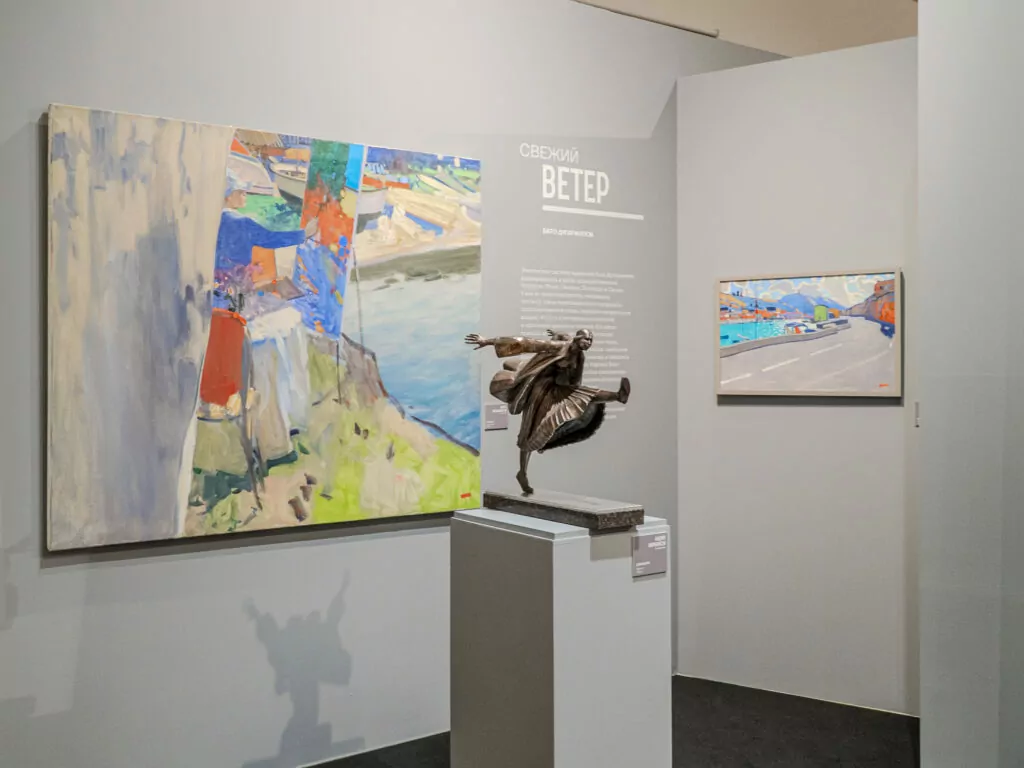 Оперные шедевры в библиотеке, выставка российских художников и семейный ресторан &mdash; куда пойти после работы  фото