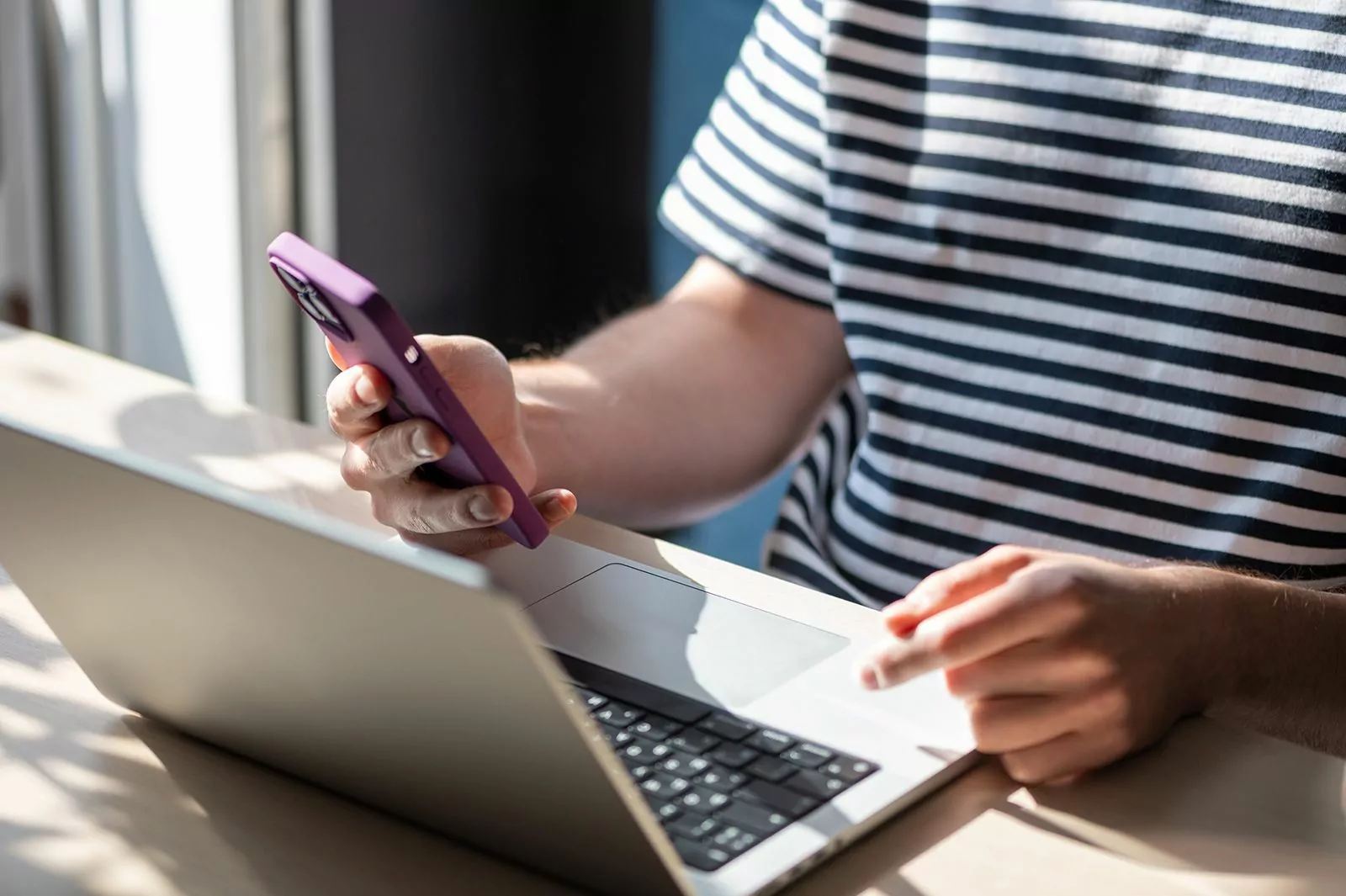 Выписку о полисе ОМС теперь можно скачать в приложении «ЕМИАС.ИНФО», фото