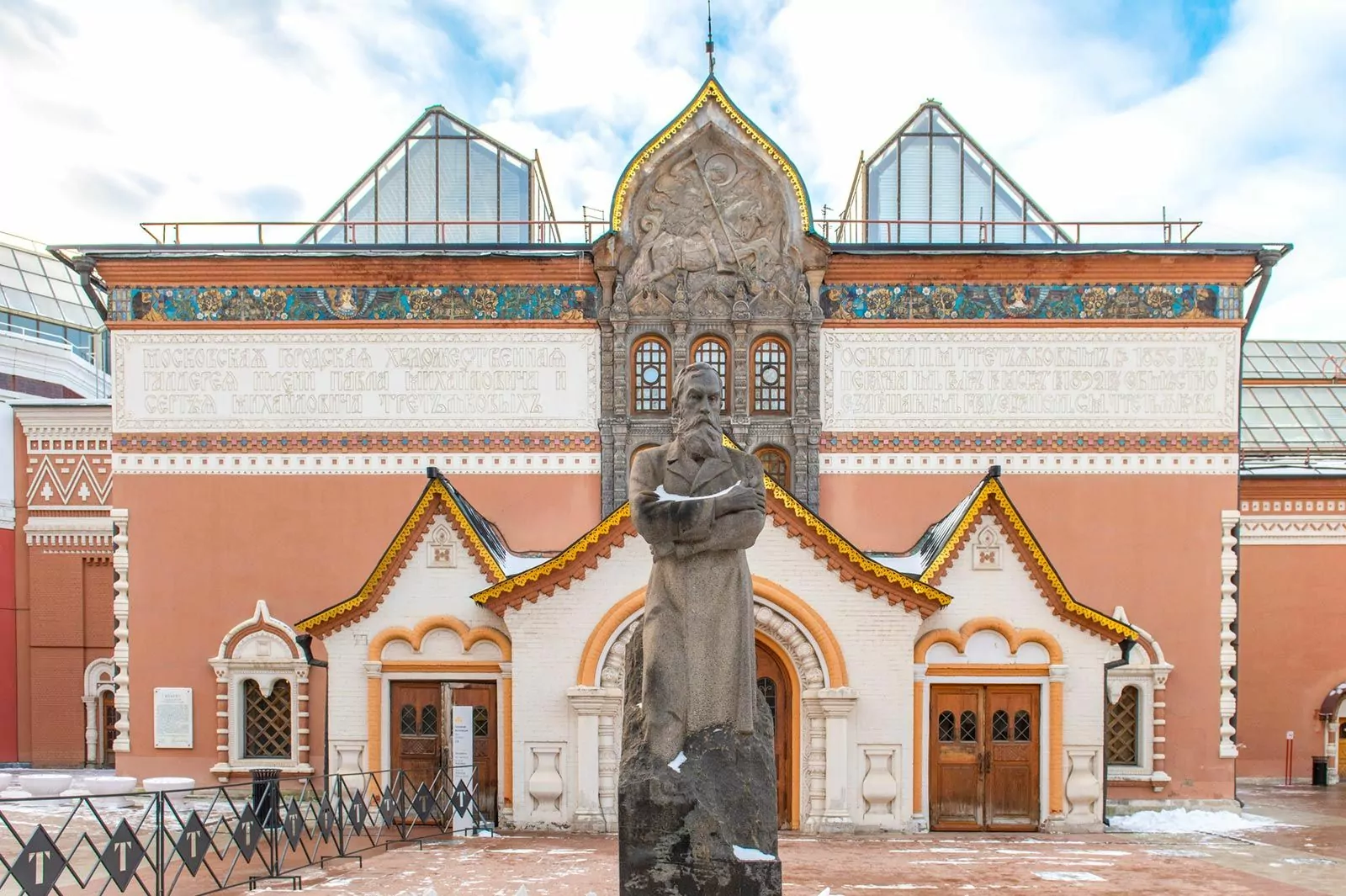 Емельянов: Резные двери парадного входа Третьяковской галереи будут восстановлены, фото