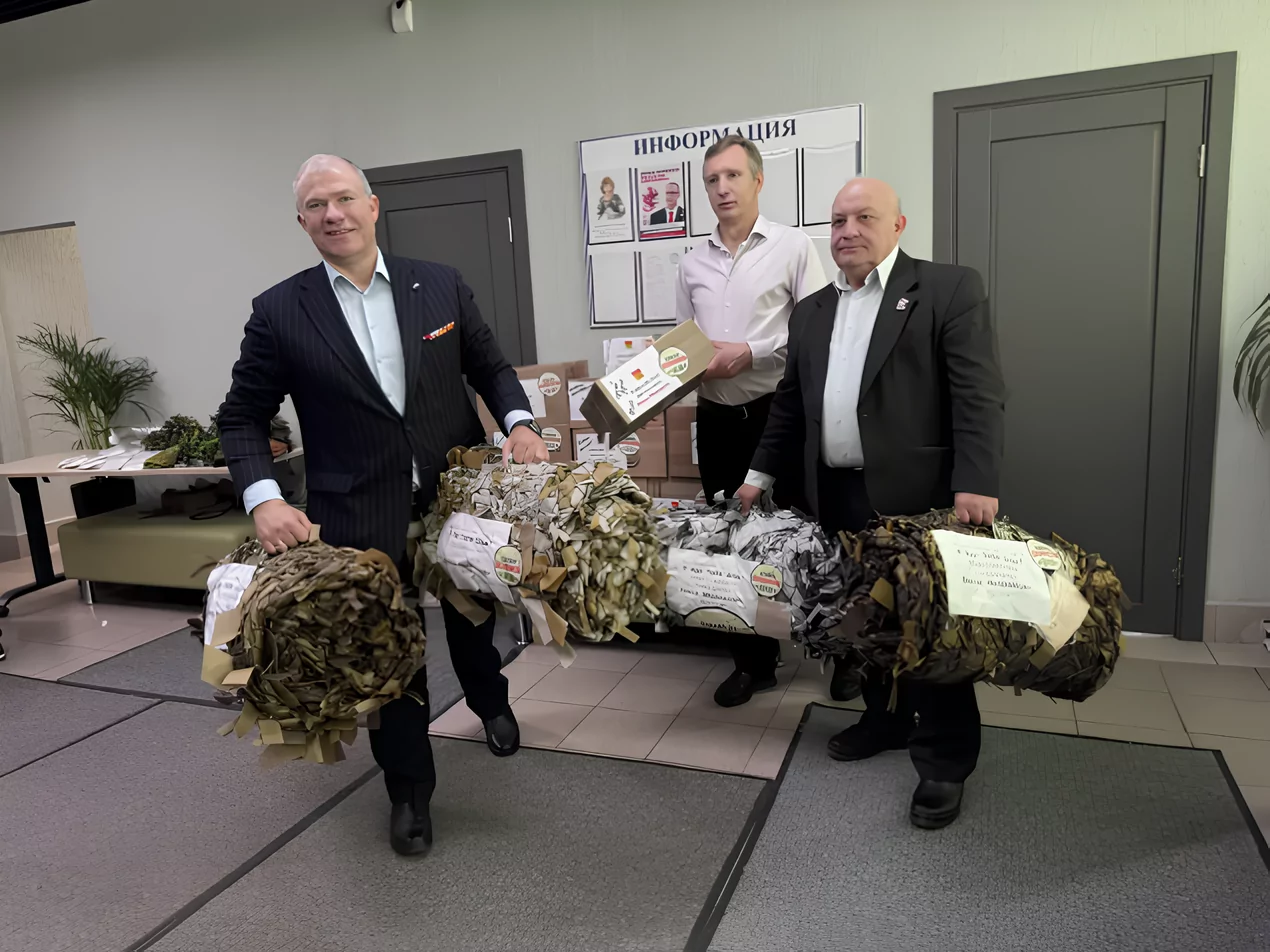 Открытый мастер-класс по плетению маскировочных сетей для нужд СВО прошел в Южном Медведково, фото