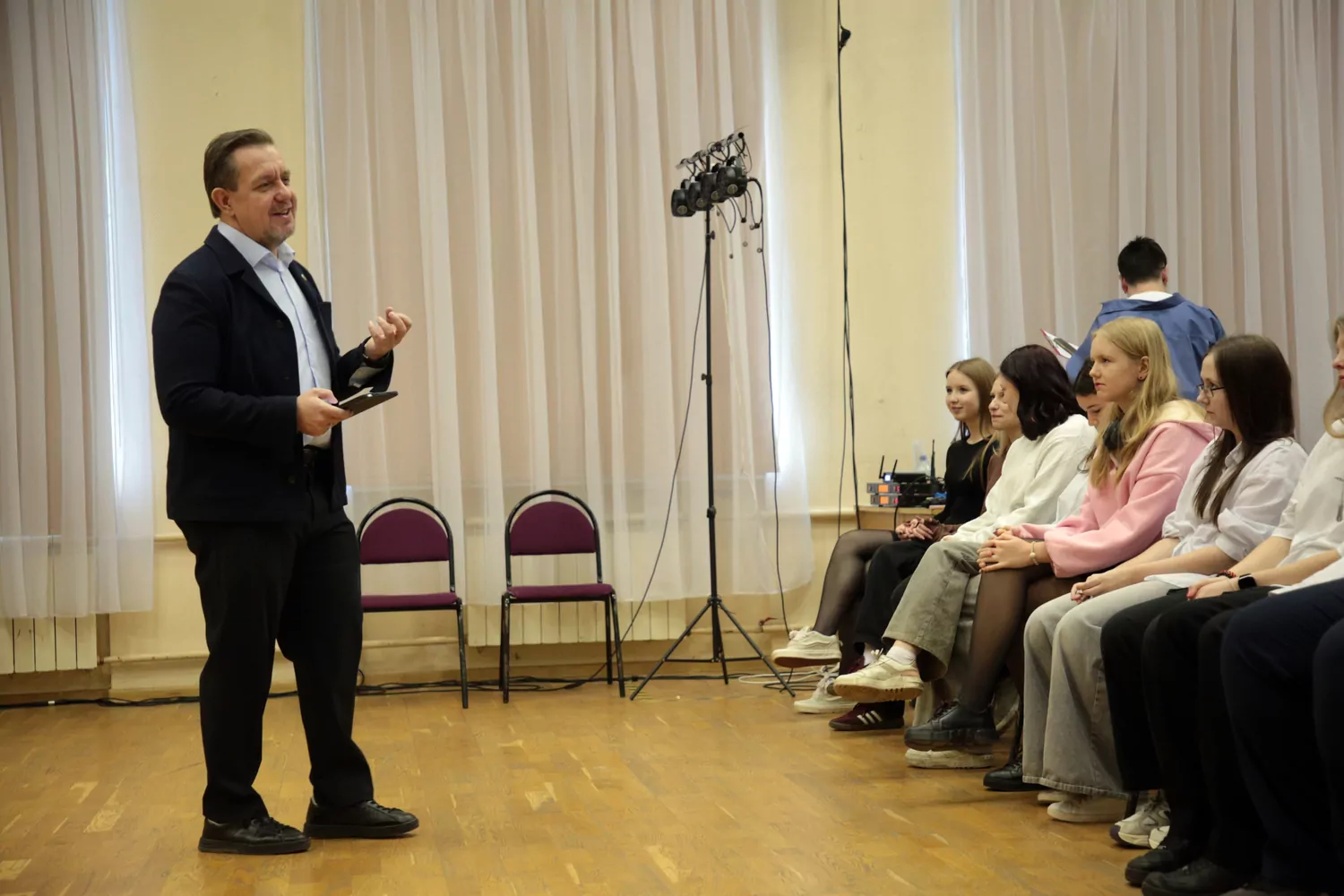 Член Общественной палаты РФ Александр Асафов провел занятие «Разговоры о важном» в Северном Тушино, фото