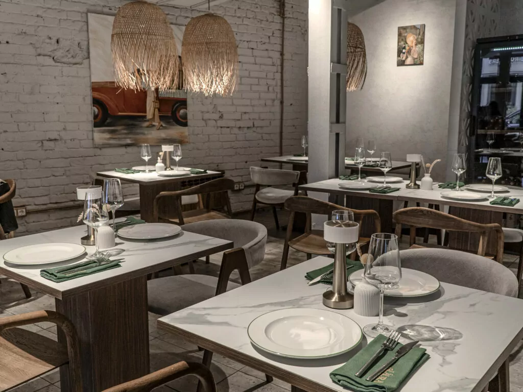 Фестиваль документального кино, итальянская остерия и выставка индийских тканей &mdash; куда пойти после работы  фото