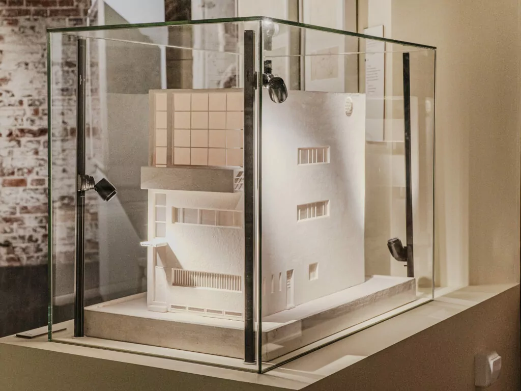 Столетие ОСА, ювелирный гардероб и ресторан на Пресне &mdash; куда пойти после работы  фото