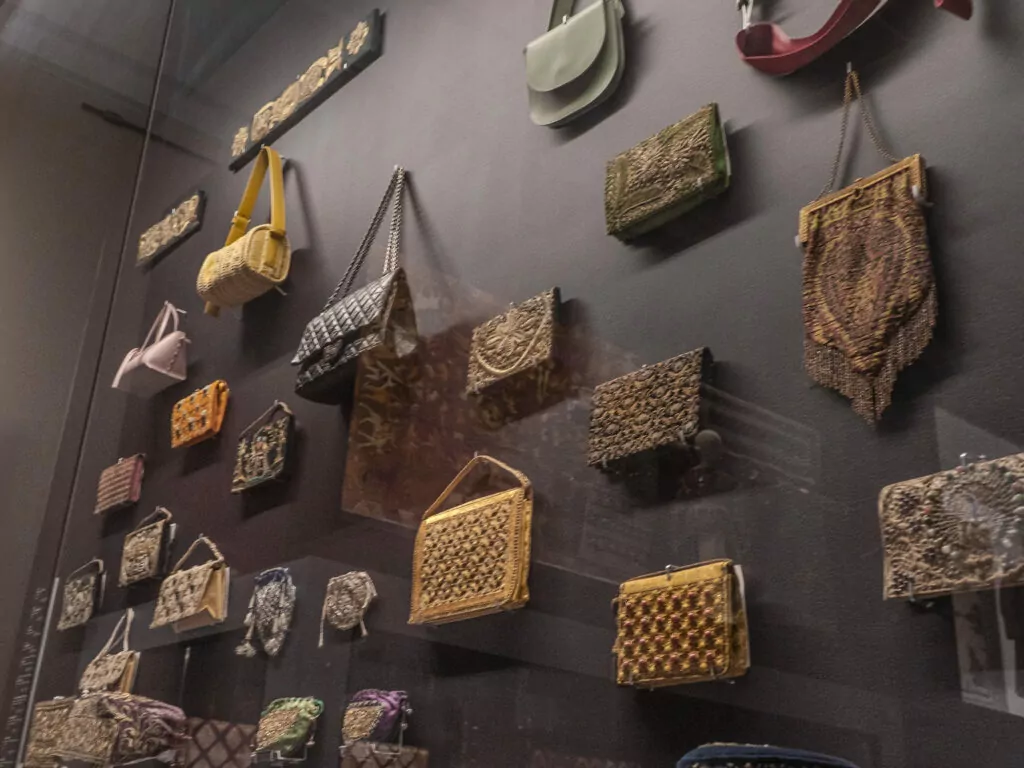 Фестиваль документального кино, итальянская остерия и выставка индийских тканей &mdash; куда пойти после работы  фото