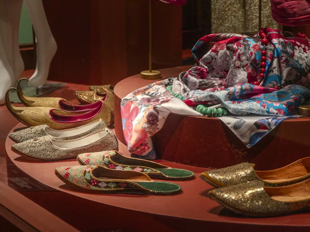 Фестиваль документального кино, итальянская остерия и выставка индийских тканей &mdash; куда пойти после работы  фото