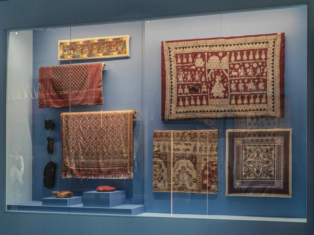 Фестиваль документального кино, итальянская остерия и выставка индийских тканей &mdash; куда пойти после работы  фото