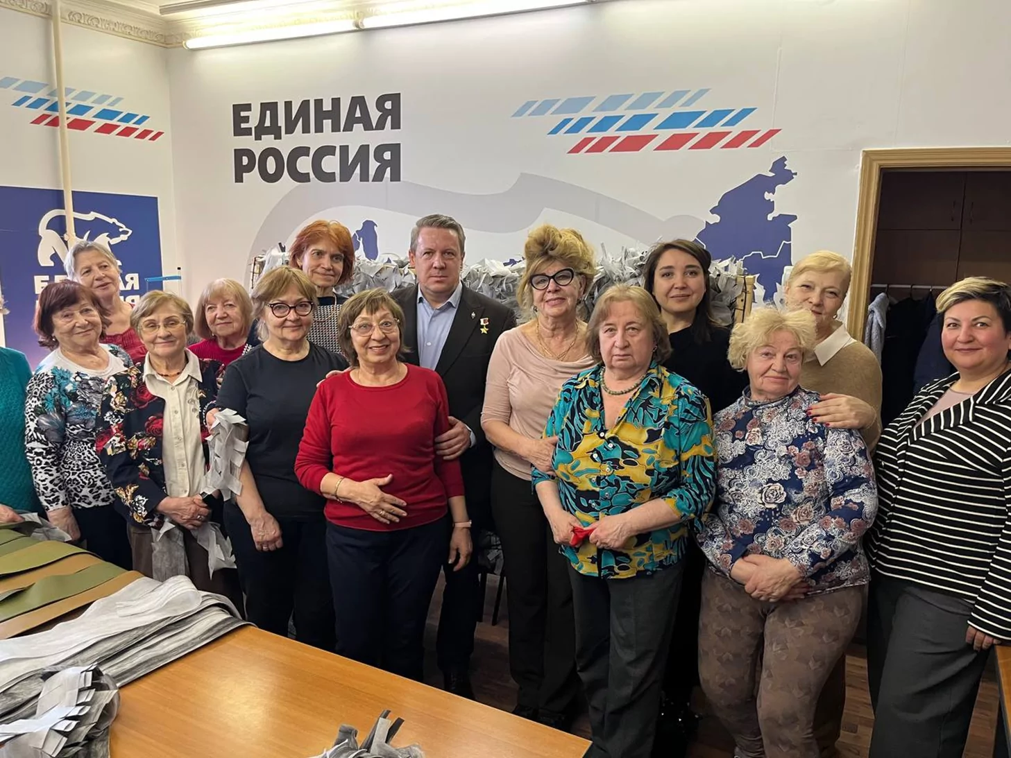 Волонтеры в Марьиной Роще провели мастер-класс по плетению маскировочных сетей, фото