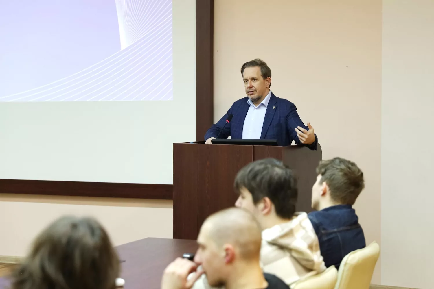 Член Общественной палаты РФ Александр Асафов обсудил со студентами Росбиотеха продовольственную безопасность и будущее науки, фото