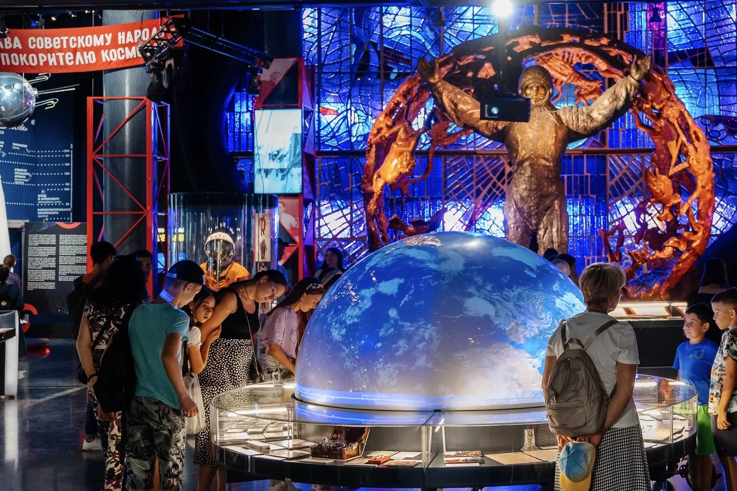 Сергунина: Культурные площадки Москвы приглашают на Неделю космоса, фото