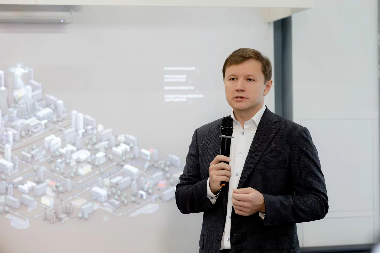 Ефимов: На Центральном московском ипподроме завершается строительство конюшен, фото