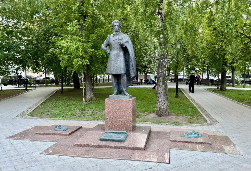 Арбатская &mdash; Смоленская: тишь да гладь &laquo;межарбатья&raquo;  фото