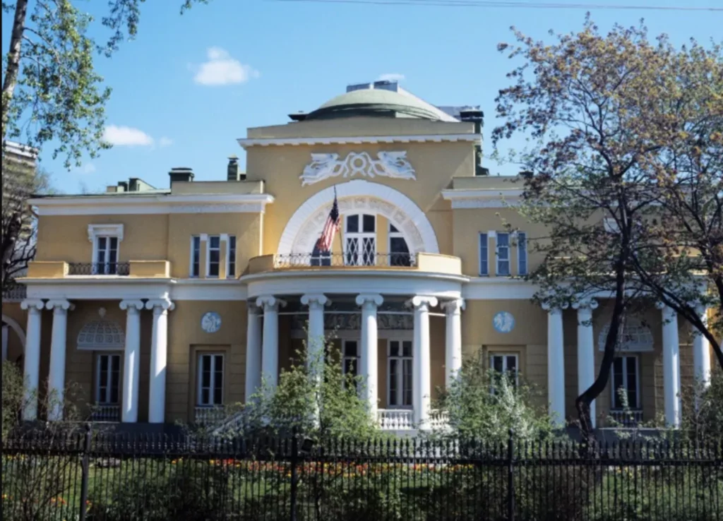 Арбатская &mdash; Смоленская: тишь да гладь &laquo;межарбатья&raquo;  фото
