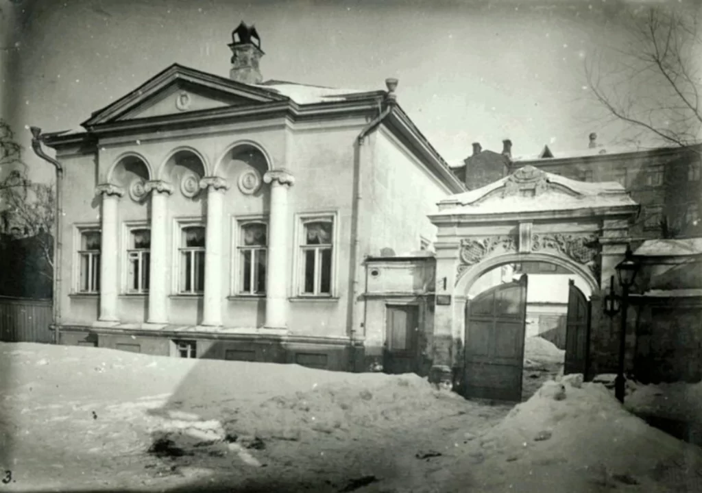Арбатская &mdash; Смоленская: тишь да гладь &laquo;межарбатья&raquo;  фото