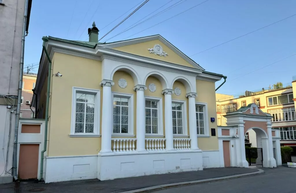 Арбатская &mdash; Смоленская: тишь да гладь &laquo;межарбатья&raquo;  фото