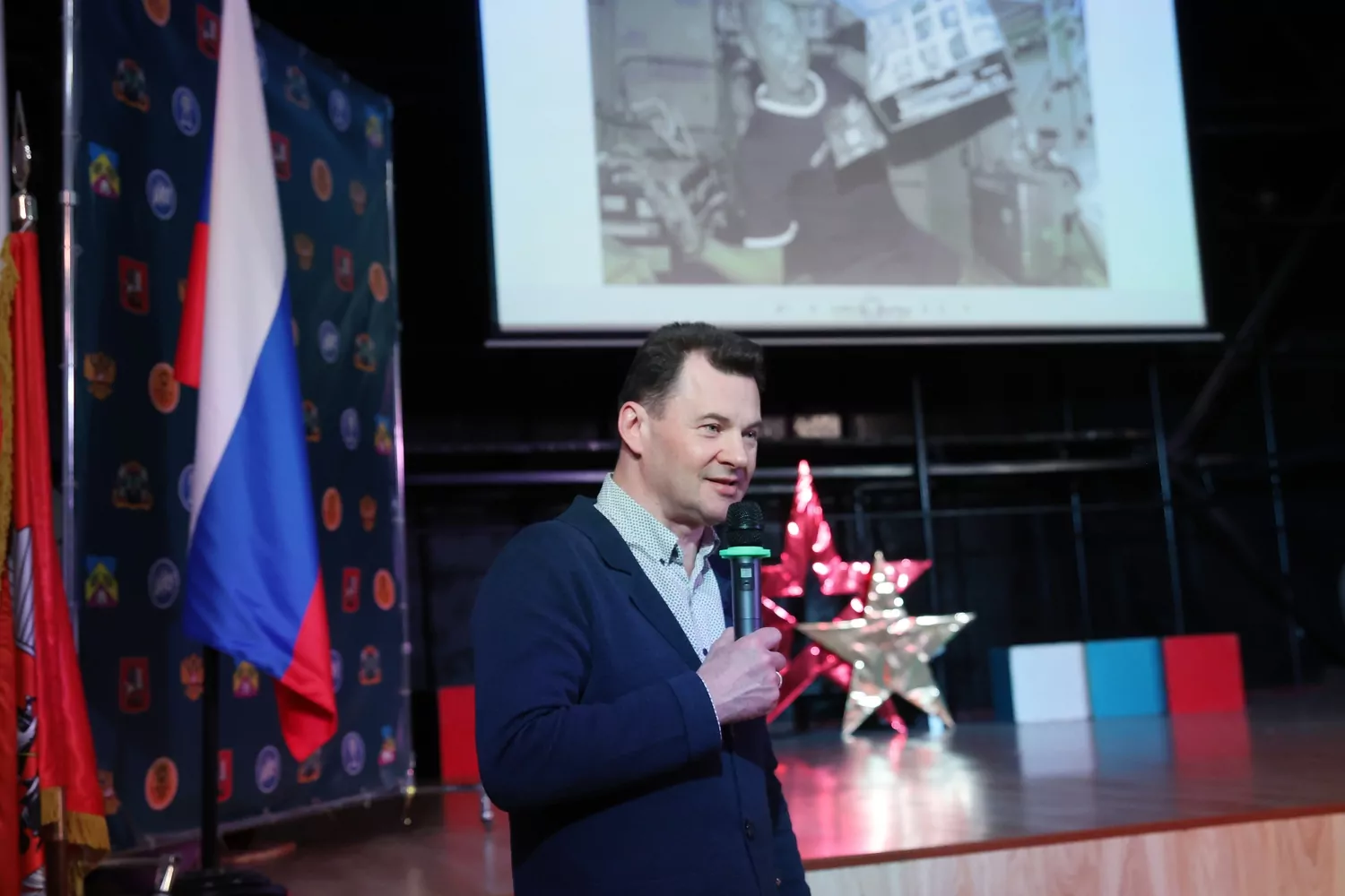 Роман Романенко рассказал о профессии космонавта школьникам из Ясенево, фото