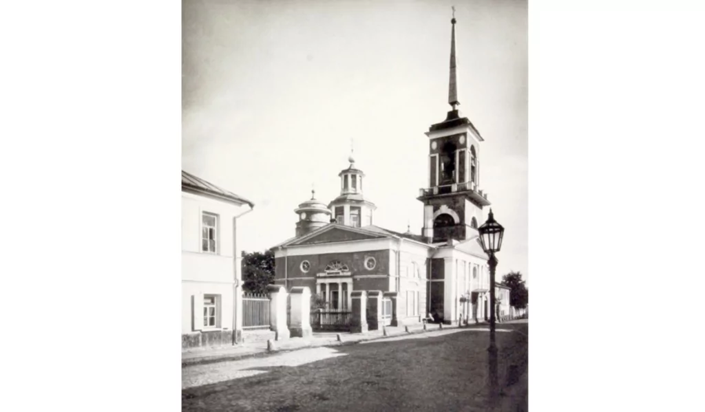 Арбатская &mdash; Смоленская: тишь да гладь &laquo;межарбатья&raquo;  фото