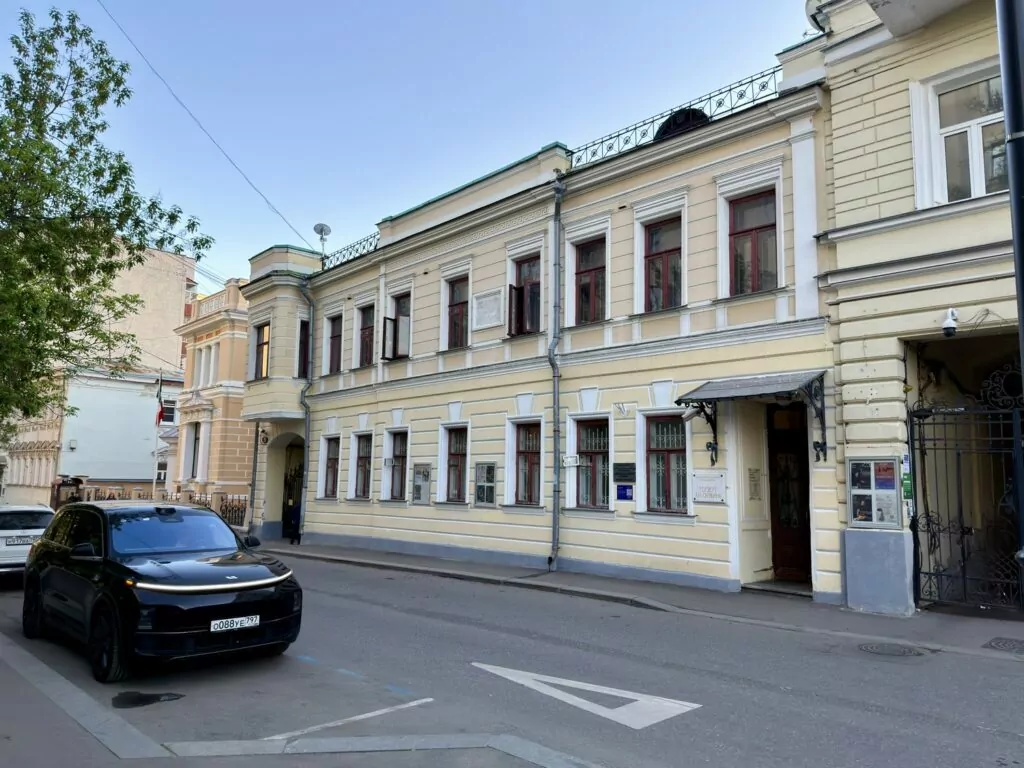 Арбатская &mdash; Смоленская: тишь да гладь &laquo;межарбатья&raquo;  фото