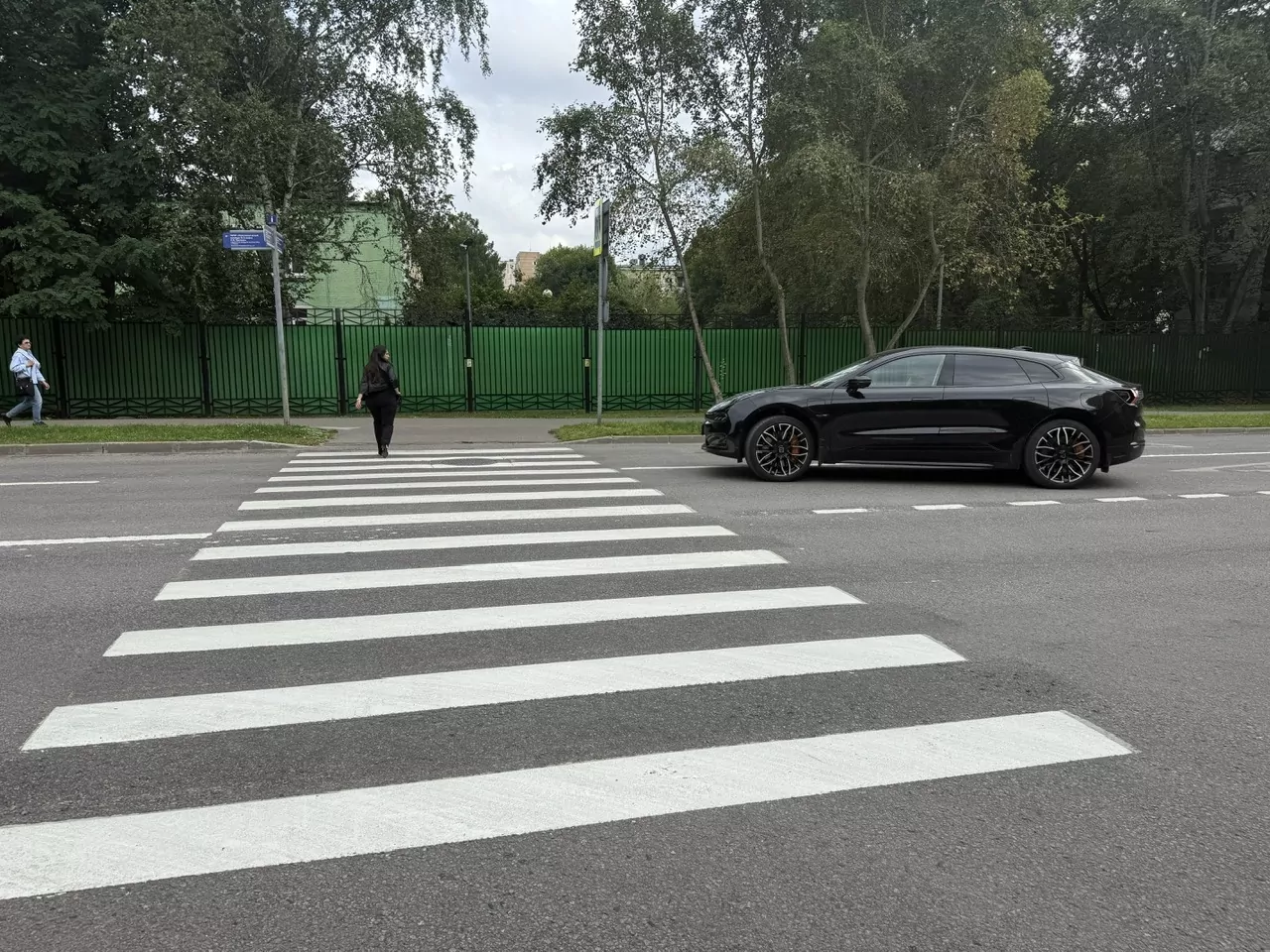 Жители Савеловского района предложили дополнительно обезопасить пешеходный переход у детского сада школы № 1601, фото